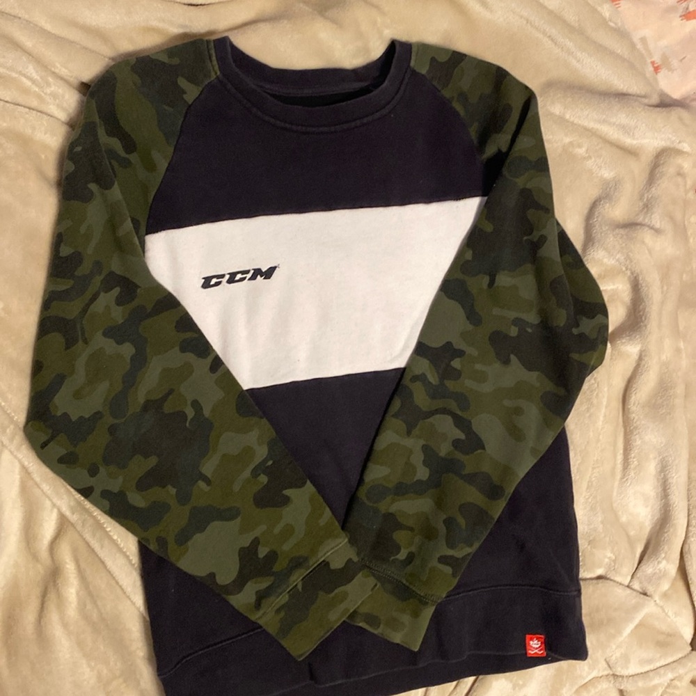 Gently used mens small ccm sweatshirt